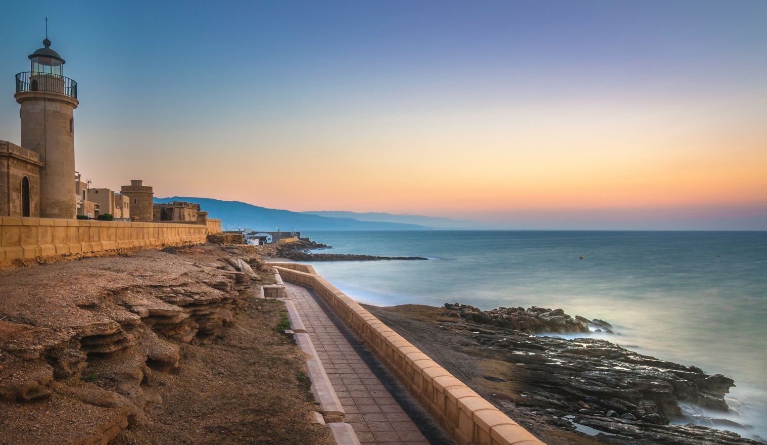 viajes monoparentales con niños en Roquetas del mar en verano